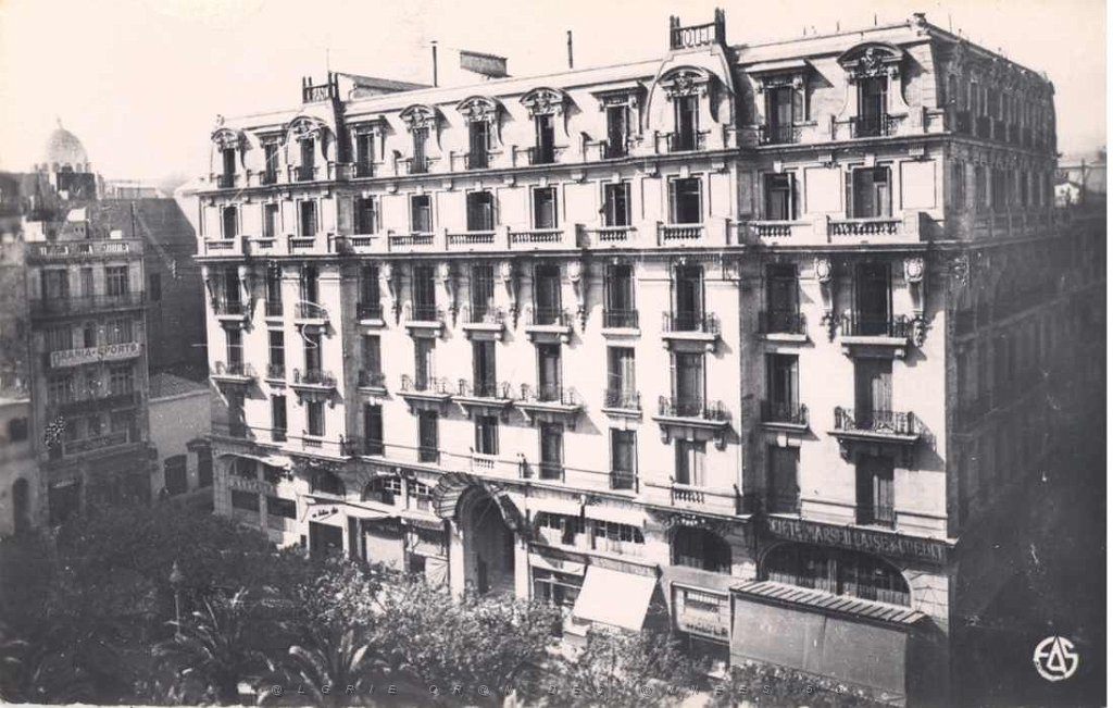 ORAN LE GRAND HOTEL DE VILLE ET PLACE DE LA BASTILLE.JPG